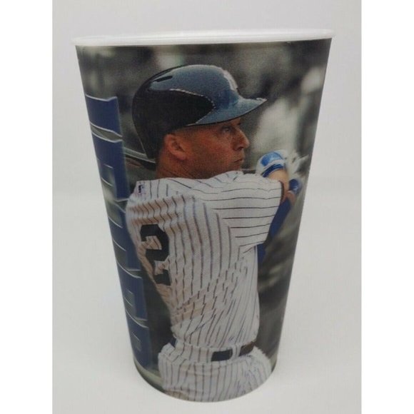 Derek Jeter 32oz Yankees Stadium Hologram cup Shortstop 2015 Souvenir Cup 3D. - Picture 3 of 8